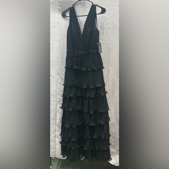 IEENA FOR MAC DUGGAL 49054 NWT
Black Sleeveless Ruffle Tiered V Neck Gown - Picture 4 of 7